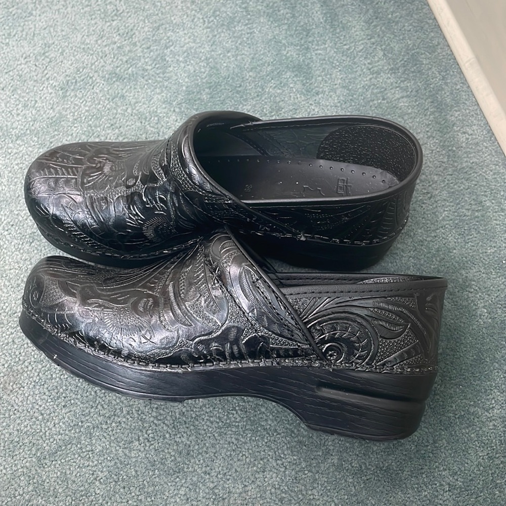 Perfect like new condition dansko black clogs
